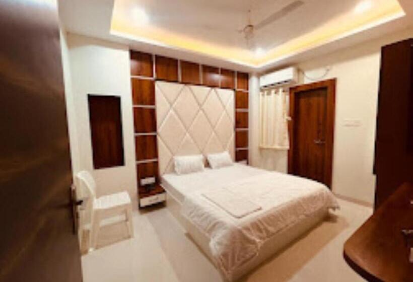 בית מלון כפרי Luxury Inn,damoh