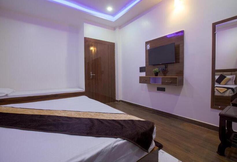 Отель Madhav Residency