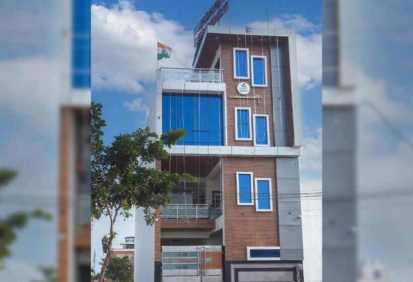 Отель Madhav Residency