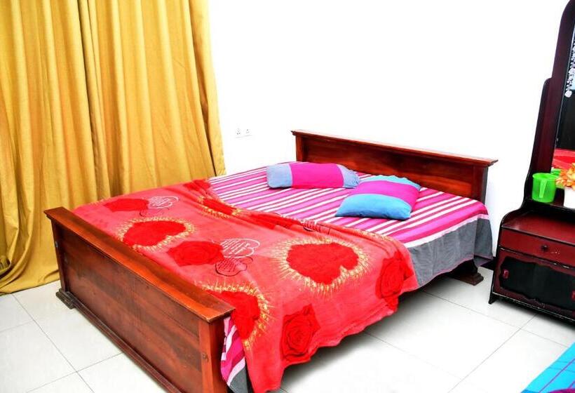 فندق Ninety Nine Grand