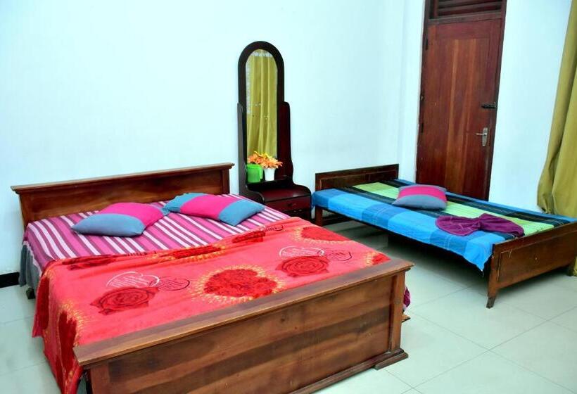 فندق Ninety Nine Grand