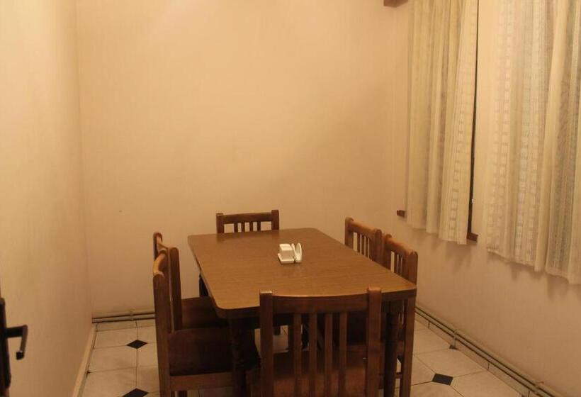 هتل Restaurant Kakhaberi