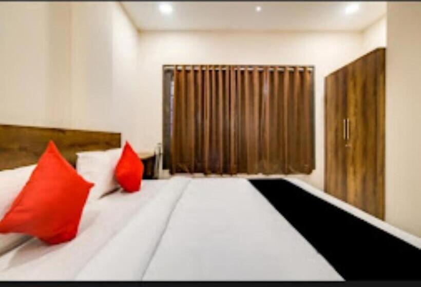 Отель Solitude 24,indore