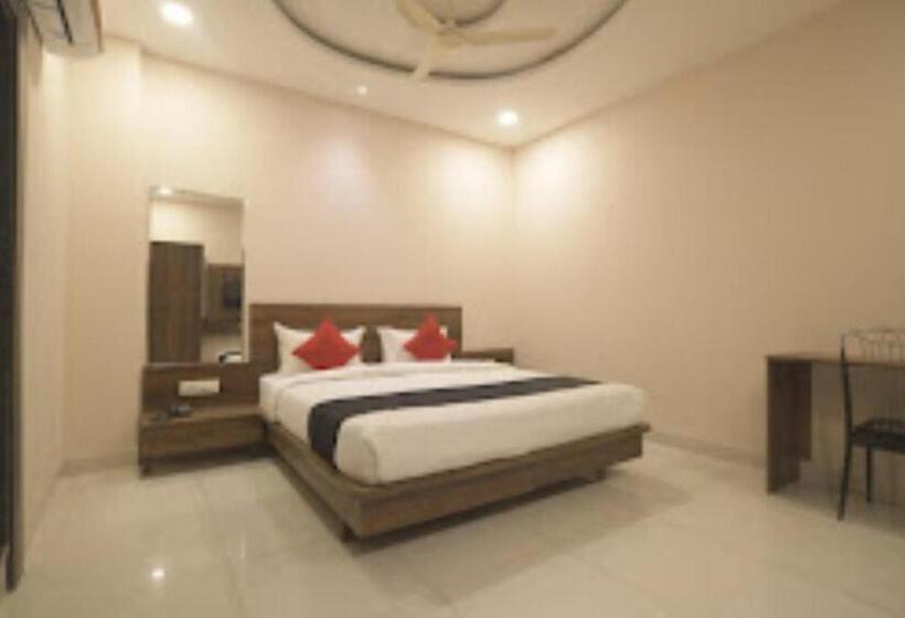 Отель Solitude 24,indore