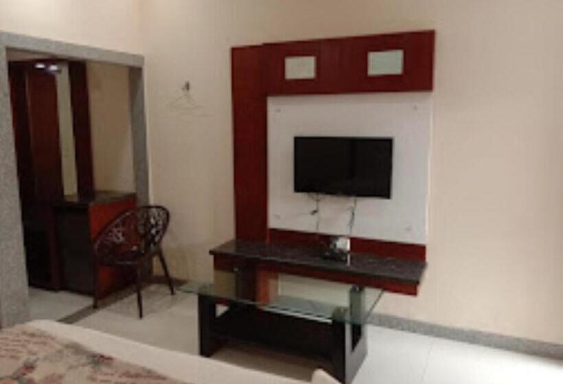 호텔 Tanya Palace,datia