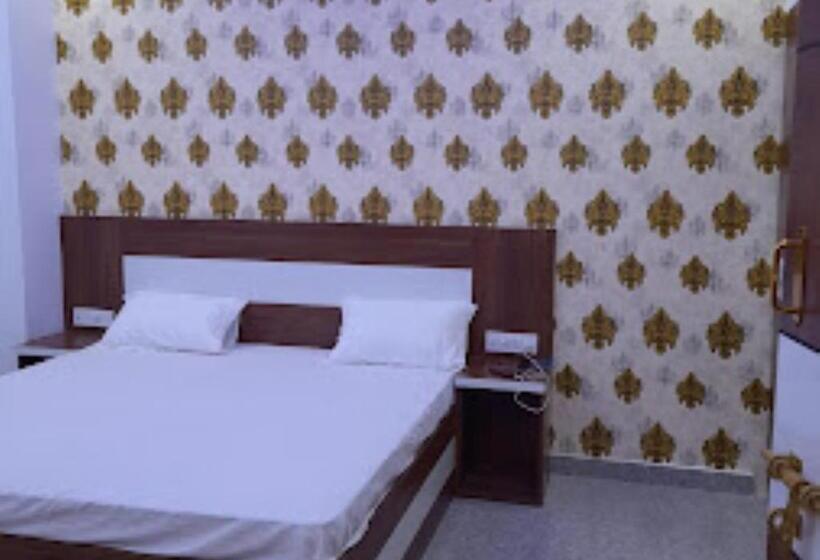 בית מלון כפרי The Ramay Palace Ayodhya