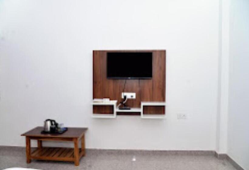 בית מלון כפרי The Ramay Palace Ayodhya