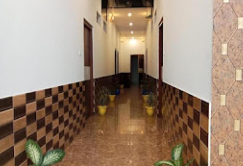 בית מלון כפרי The Ramay Palace Ayodhya