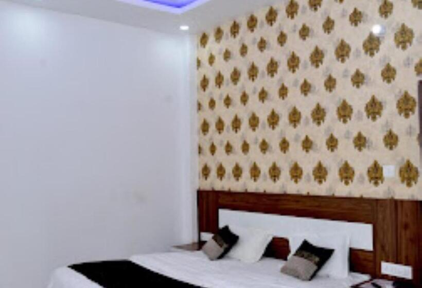 בית מלון כפרי The Ramay Palace Ayodhya