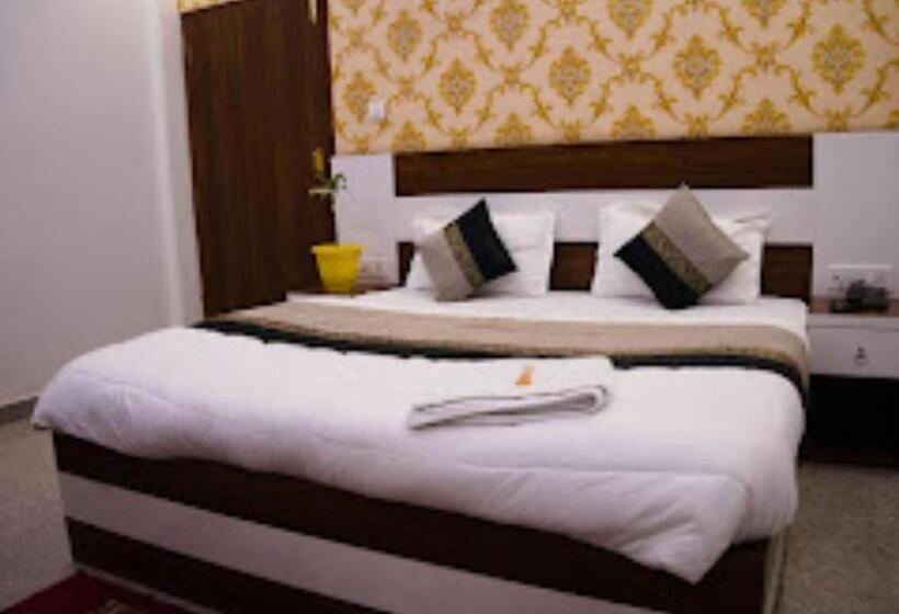 בית מלון כפרי The Ramay Palace Ayodhya