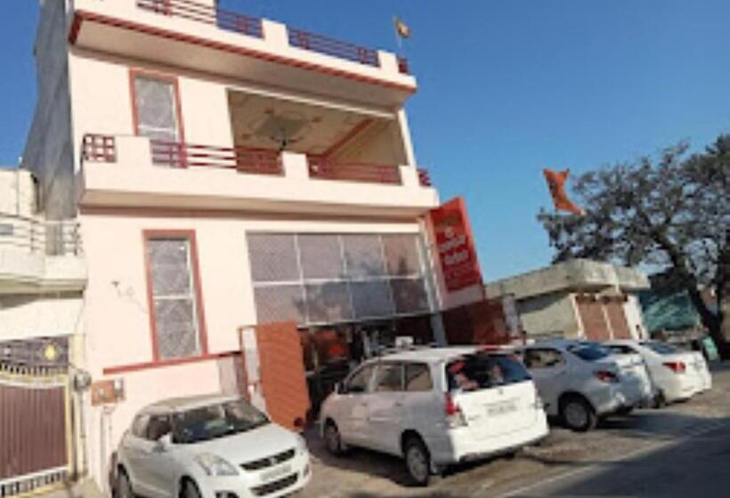 בית מלון כפרי The Ramay Palace Ayodhya