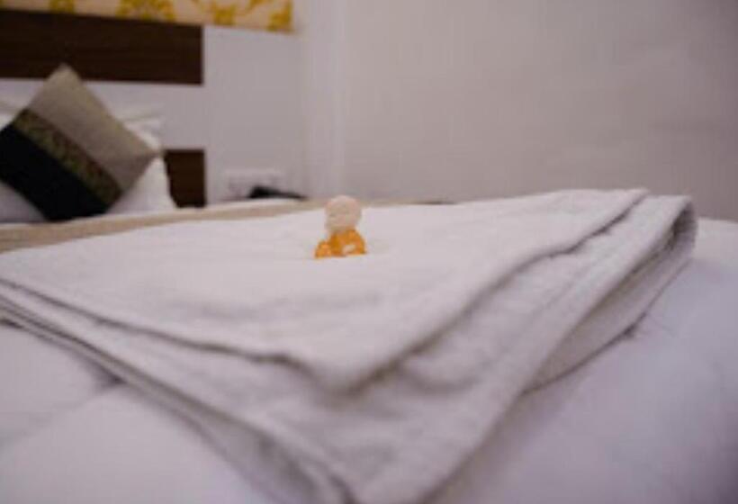 בית מלון כפרי The Ramay Palace Ayodhya