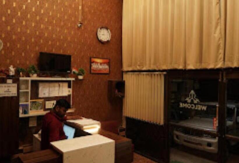 בית מלון כפרי The Ramay Palace Ayodhya