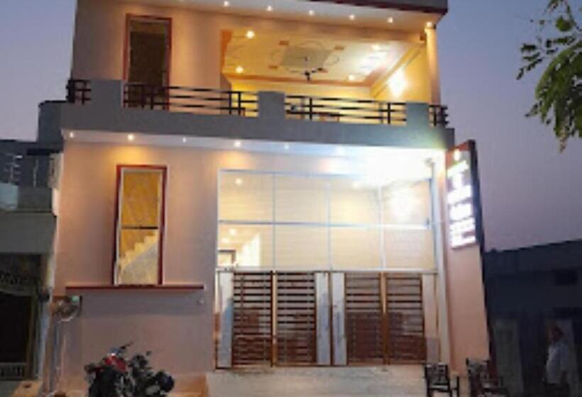 בית מלון כפרי The Ramay Palace Ayodhya