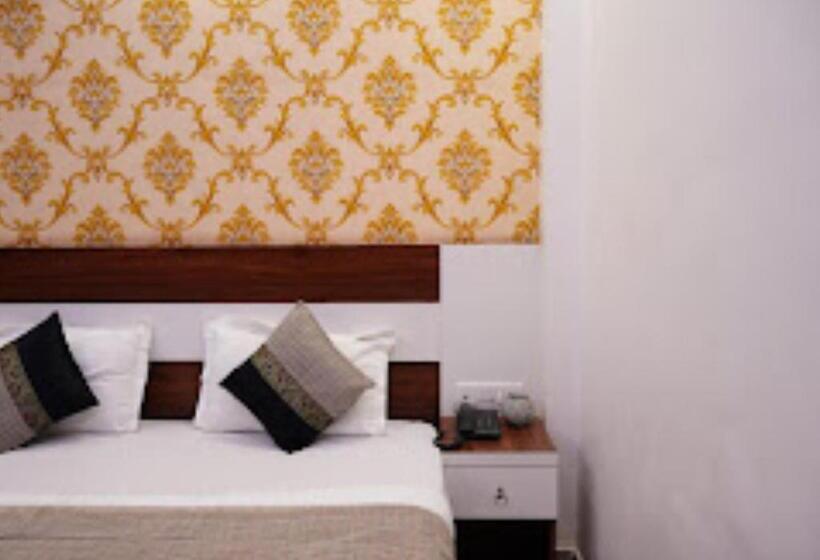 בית מלון כפרי The Ramay Palace Ayodhya