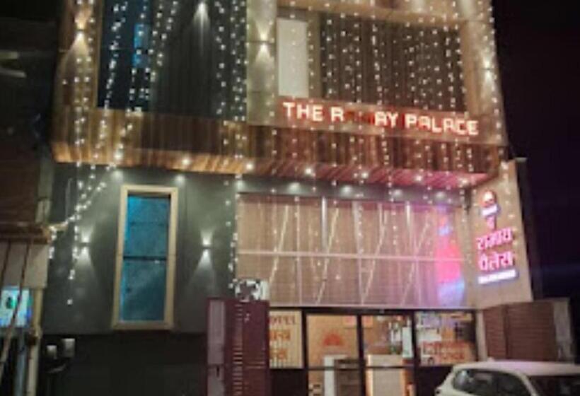 בית מלון כפרי The Ramay Palace Ayodhya