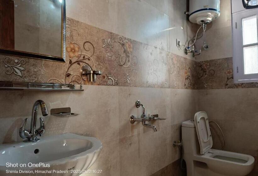 Отель The Royal Moon