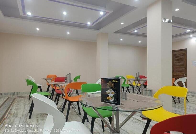 Отель The Royal Moon