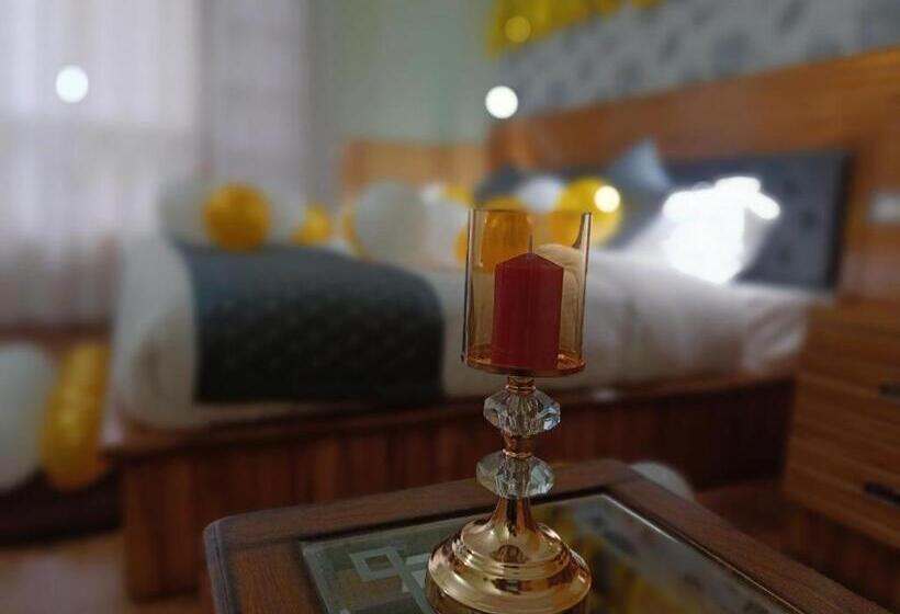 호텔 The Royal Moon