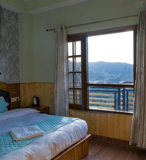 Отель The Royal Moon