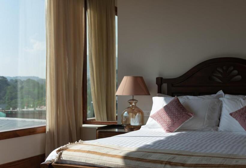 בית מלון כפרי The Shillong Address