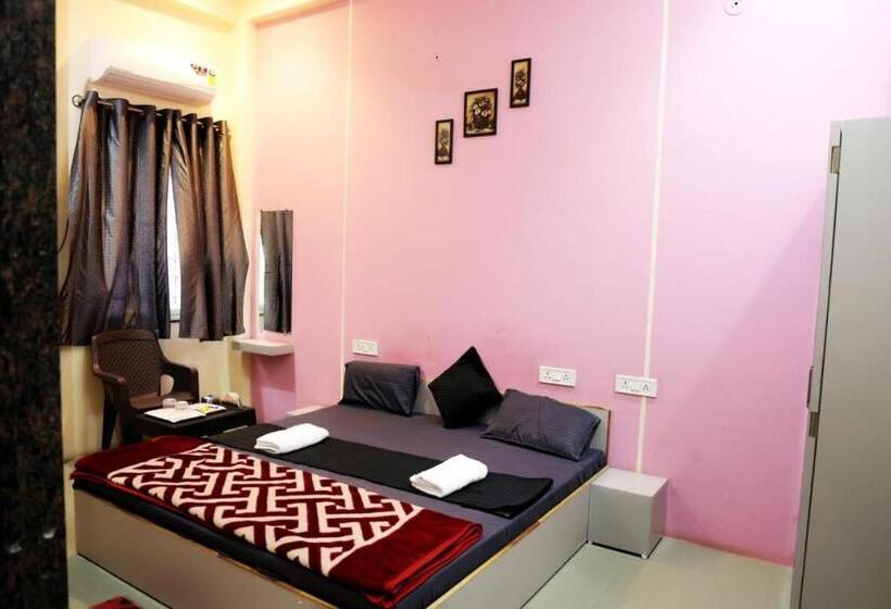 בית מלון כפרי The Villa,sanawad