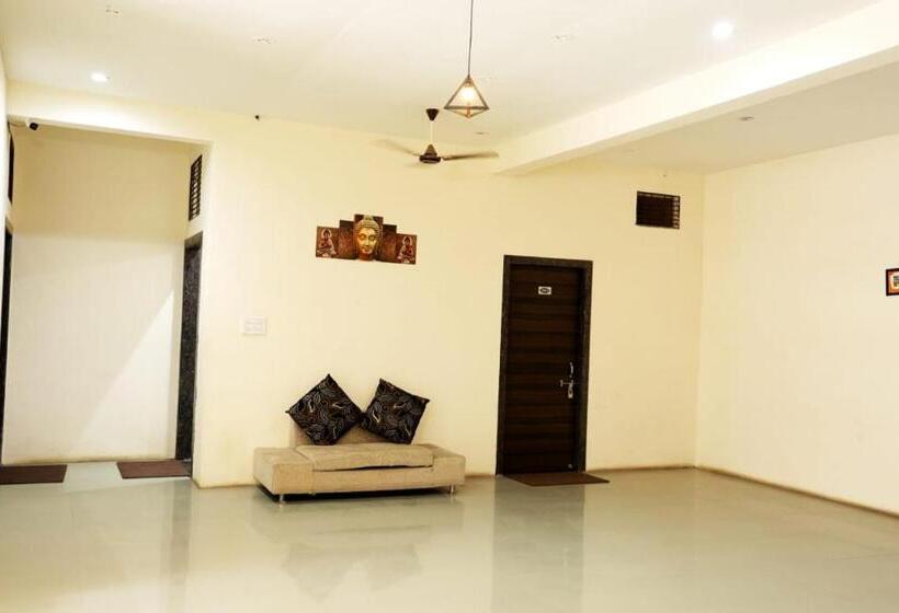 בית מלון כפרי The Villa,sanawad