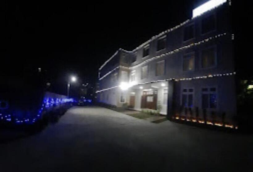 בית מלון כפרי Urban Residency, Dimapur