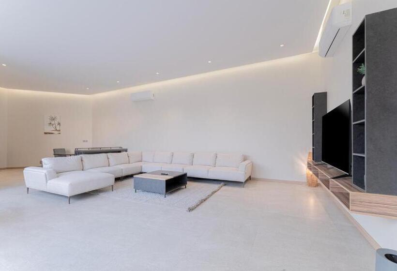 Palm Trees Resort Alammaria