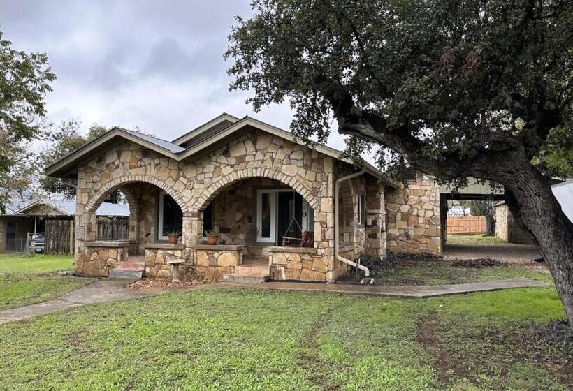 Пансион A Place On Pecan