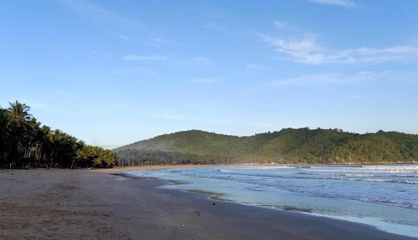 پانسیون Cocohut Beach House