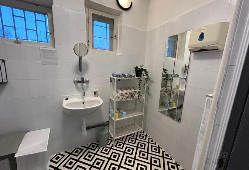 ペンション Deseda Kabin