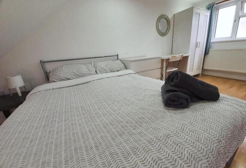 פנסיון Eastwood Rooms