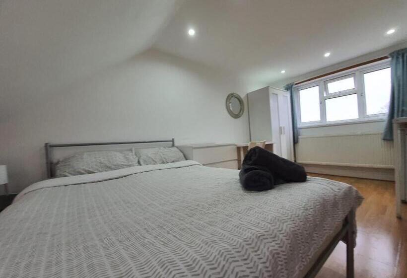 פנסיון Eastwood Rooms