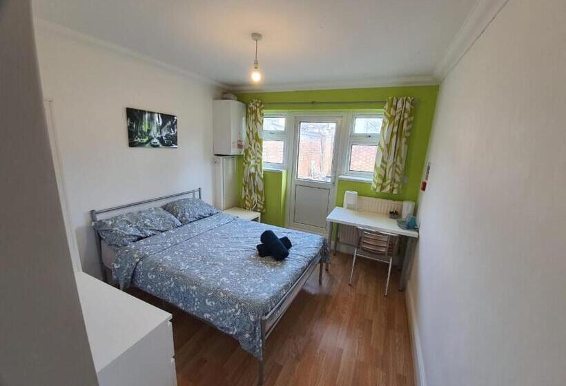 פנסיון Eastwood Rooms