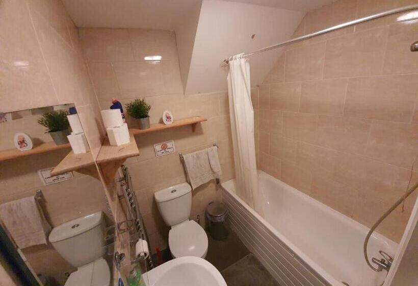 פנסיון Eastwood Rooms