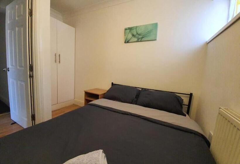 פנסיון Eastwood Rooms