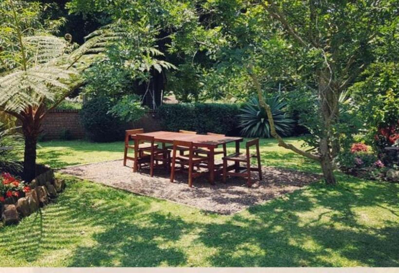 פנסיון Fawn Castle Guesthouse