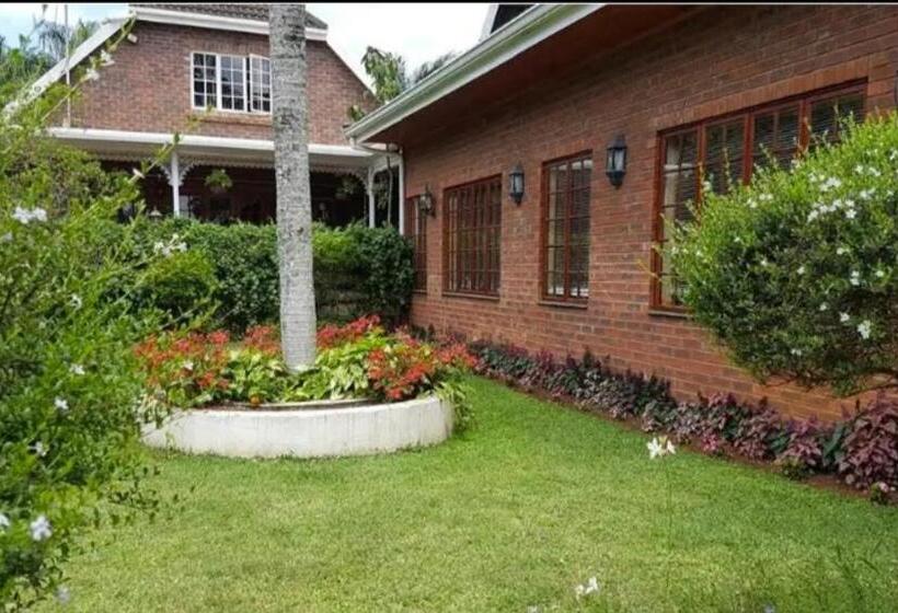 פנסיון Fawn Castle Guesthouse