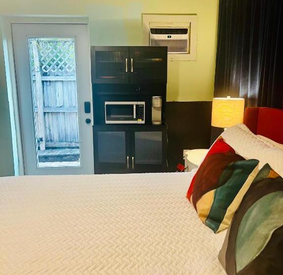 ペンション Large Gay Men S 1 Bedroom W Gameroom Heated Pool Clothing Optional