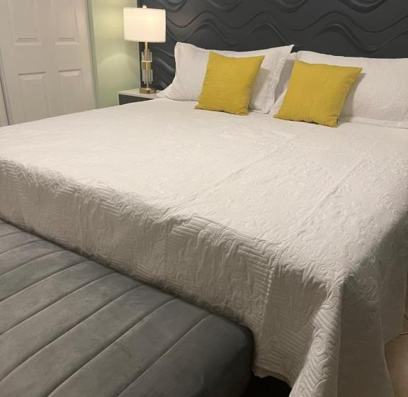 ペンション Large Gay Men S 1 Bedroom W Gameroom Heated Pool Clothing Optional