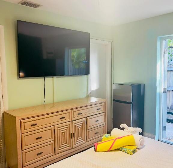 ペンション Large Gay Men S 1 Bedroom W Gameroom Heated Pool Clothing Optional