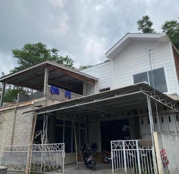 Pensione Ghuzy Home Syariah Wonosobo