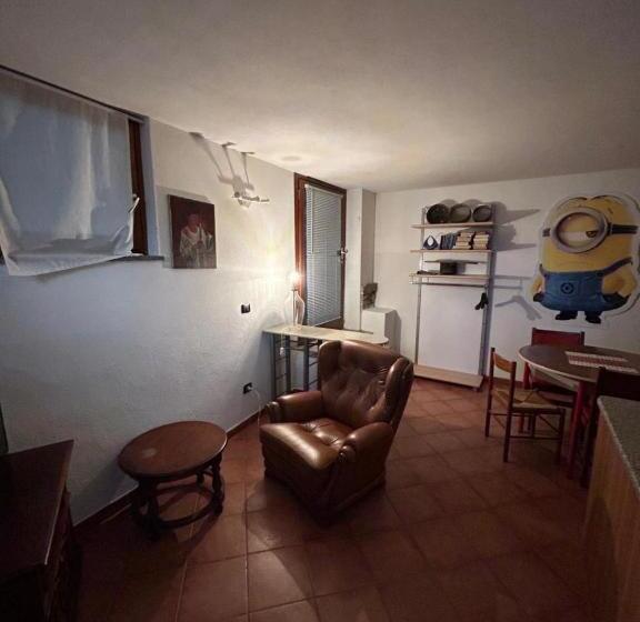 פנסיון La Maison Jaune