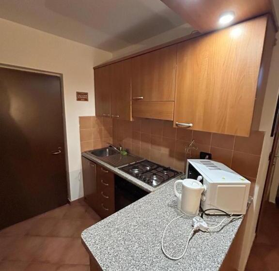 פנסיון La Maison Jaune