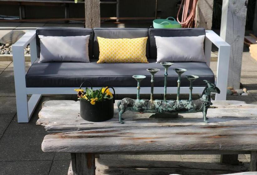 پانسیون La Riviera Guesthouse