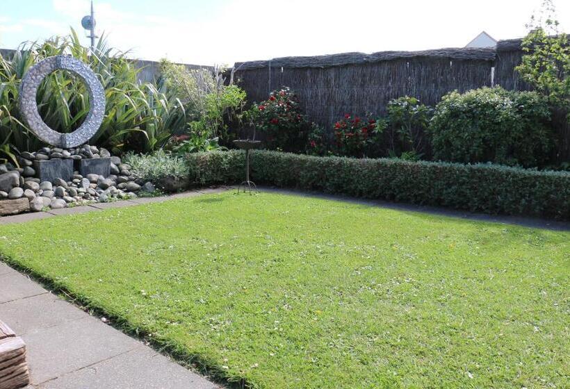 پانسیون La Riviera Guesthouse