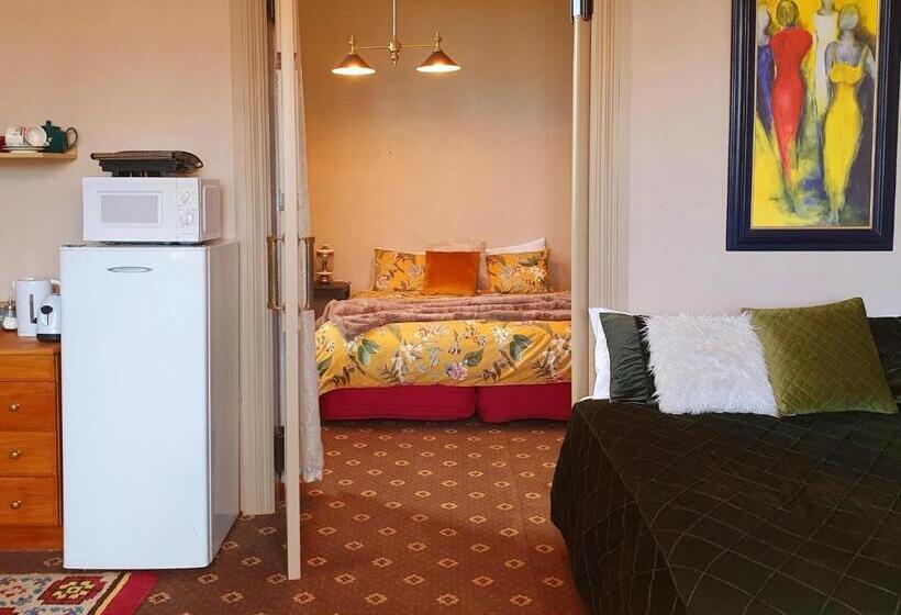 پانسیون La Riviera Guesthouse