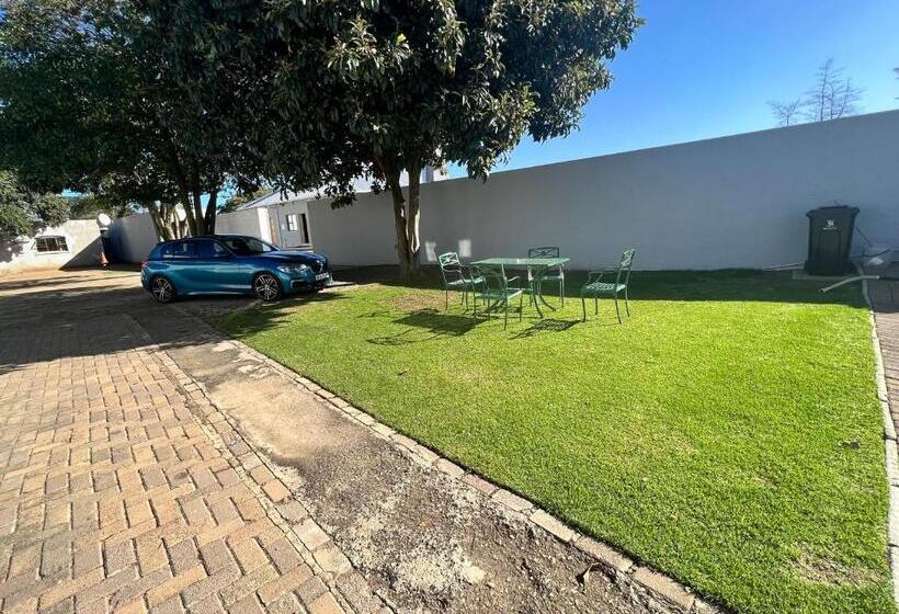 Пансион Nest And Rest Guest House