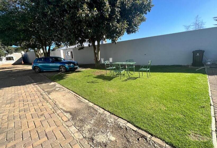 Пансион Nest And Rest Guest House